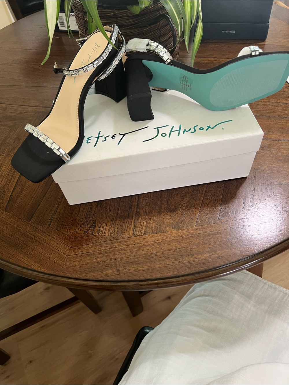 Shoe Lovers There’s 6 different listings in this post. Make an offer